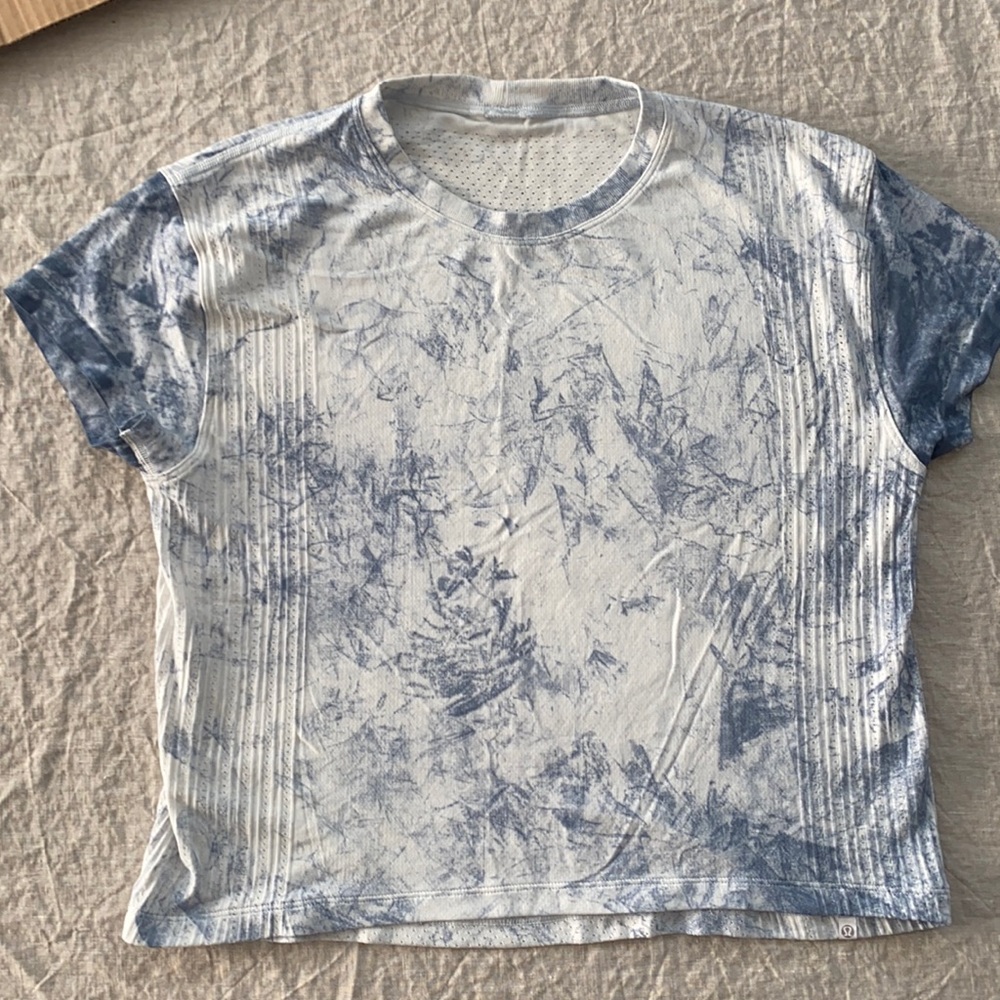 Lululemon workout crop shirt